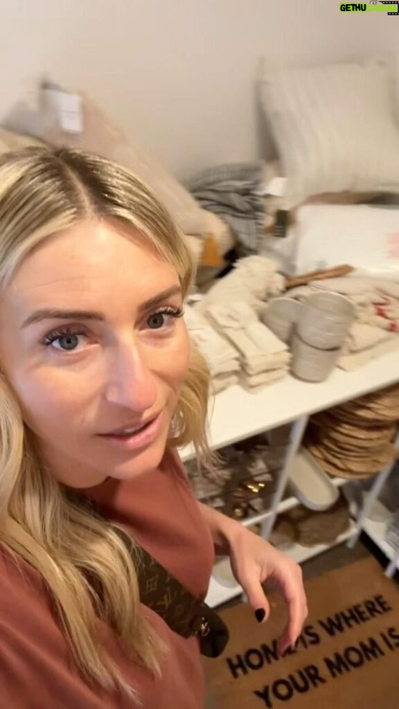 Jasmine Roth Instagram - @shopjasmineroth Warehouse Sale in Huntington Beach, CA Saturday (5/18) from 7am to 1pm. Come shop new and vintage designer furniture & decor at a HUGE discount. Please park on the street. Credit card only. Must take home same day before 2 p.m. #HuntingtonBeach #WarehouseSale #SampleSale #InteriorDesign
