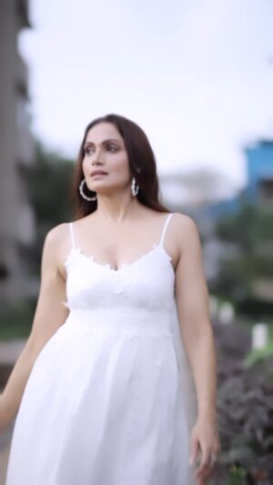 Jaswinder Gardner Instagram - MAKE YOUR HEART ❤️ THE MOST BEAUTIFUL THING ABOUT YOU 🥰
.
#thankyou for shooting this beautiful video 🎥
#photographer @cinematic_vikas91 
#mua @kirann.shah9461 

#jaswindergardner #actor #bollywood #celebrity #thursdayvibes #thursday #beauty #beautiful #beautifulheart #kindness #love #happiness #beautifulwithin