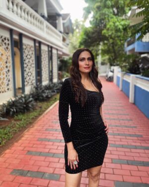 Jaswinder Gardner Instagram - One step at a time ❤️❤️
.
.
.
#jaswindergardner #actor #bollywood #celebrity #tuesday #tuesdayvibes #tuesdaymood #goa #familytrip #traveldiaries #familygoals #treehouse #christmasvibes #december #festivemood