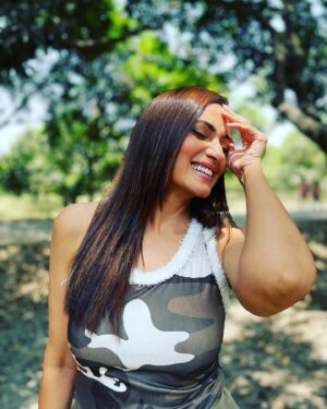 Jaswinder Gardner Instagram - The truth is we are all seeking happiness through whatever we do 🌸🌼
.
.
.
#jaswindergardner #actor #joy #happiness #love #lovelife #stayhappy #instagram #instapost #saturday #saturdaymood #happyweekend #picoftheday #shine