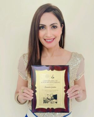 Jaswinder Gardner Instagram - Best supporting actress for my performance in sindoor ki keemat ❤️
.
.
.
#thank you @antaragni.iitkanpur 
#jaswindergardner #award #actor #bestsupportingactor #acknowledgement #thankyougod #honour #recognition #dangaltv @dangal_tv_channel @jgschoolofacting #feelingblessed #gratitude #happy #instagram #instagood #picoftheday #event #culturalevent