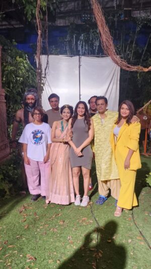 Jaswinder Gardner Instagram - A big gratitude filled “Thank You!! to each and everyone of you for those beautiful birthday wishes .. I honestly wish I could but it’s difficult for me to thank each one individually but please know that each one of you made my birthday feel really special thanks to your beautiful birthday wishes and love 💕. 

Let me extend a special Thank You to the team of Shiv Shakti @swastikproductions for the warm celebration they put together for me & again Thank You @sktorigins for making my birthday super super special by taking time out from your super hectic schedule to be there sharing my birthday celebration with all of us. I can only feel blessed and couldn’t have asked for more .. This will always be a memorable birthday for me 🥹❤️🙏
@ramyashvardhan 
@subharajput 
@sanjeevsharmajiactor 
@nasirrkhanofficial 
@malkhansiingh @priyankapathak007 
@satyamvadasingh 
@deepakraja812 
@aakibkhan29 
@antima5743 

#birthdaycelebration #jaswindergardner #birthdaygirl #october #octoberbirthday #actor #celebrity #shivshakti #colorstv #swastikproductions #bollywood #fun #gratitude #team #family