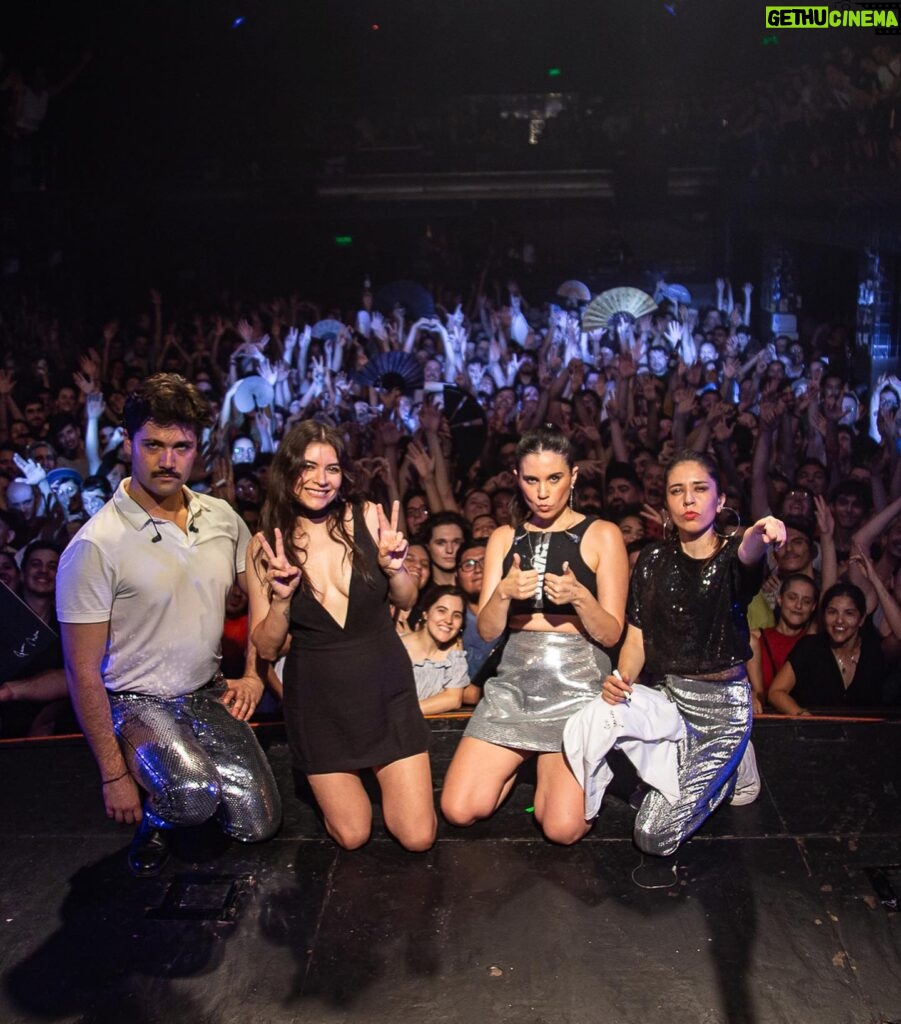 Javiera Mena Instagram - Termino de estallar el verano 🔥 ¡Gracias Córdoba y Buenos Aires, ha sido hermoso verles brillar de nuevo esta vez con el Nocturna Tour! 🏙️ 🍸