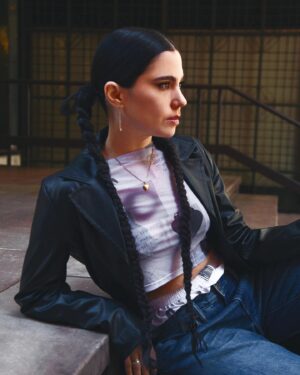 Javiera Mena Instagram - Esperando el día de volver a encontrarnos en Santiago este 28 de diciembre en el @coliseosantiago . Estoy muy contenta con todo el cariño que siento al leer sus peticiones de canciones para este especial concierto a la carta 🥹 ✍🏼 
Van quedando pocos tickets, así que no se duerman y vayan a @puntoticket!
Si no aún no me mandan sus canciones para el setlist de "Querida Javiera"  les dejo el formulario en el link de mi Bio…

 Les deseo lo mejor siempre 
 Javiera 🪷