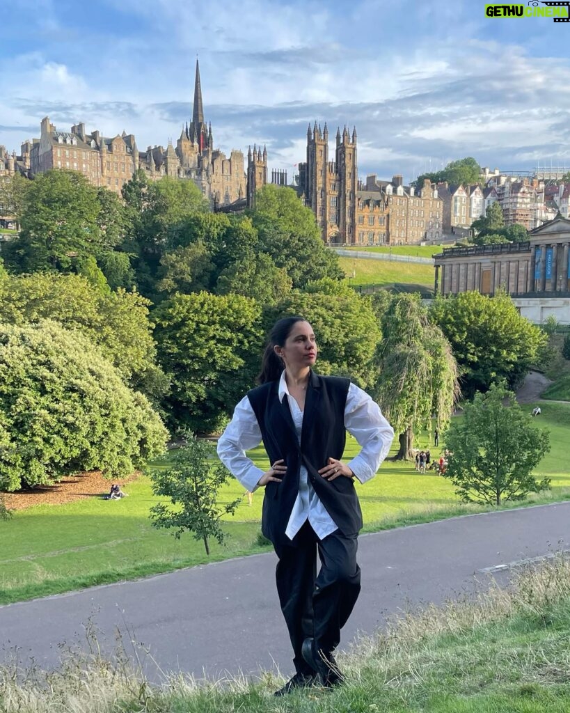 Javiera Mena Instagram - Les comparto unas imágenes de estos inspiradores y profundos días en Escocia 🏴󠁧󠁢󠁳󠁣󠁴󠁿 tierra de castillos, catedrales góticas con mucha magia celta en el ambiente 🧝🏾‍♀️ 📸 @manolo_one_person