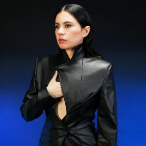 Javiera Mena Instagram - Nocturna, mi nuevo disco, ya es suyo 🫴🏼
 
 La pasión es la energía transformadora que recorre las 11 canciones compuestas en días de despertar 🔥
 Cada canción de Nocturna es un capítulo de amor y deseo, anhelando la sagrada libertad. Añorando y saboreando ese momento mágico que solo
es detonado por la conexión entre tú y yo🔥

 ¿Lo escucharon?

Ahí les dejo el link en mi bio, ojalá puedan disfrutarlo de principio a fin con su bebida favorita 🍸 

Cuéntenme sus impresiones y les leo 👀 

 Siempre suya 

Javi🏙