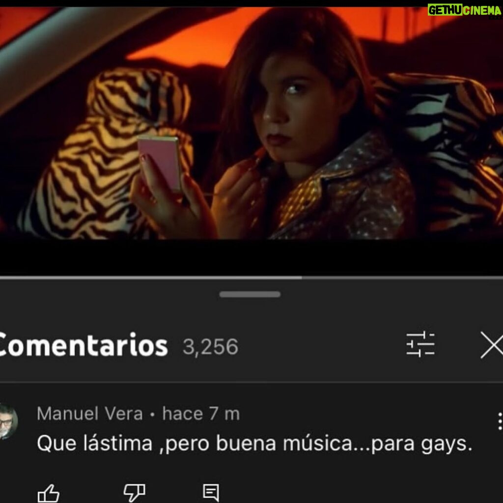 Javiera Mena Instagram - Gracias por expandir con alegría el espíritu LGBTQ 🌈 les adoro como la vaca al toro #foreversafica #pride #lesbianlove 🫶🩷 2 meme @90s.sapphic 🌈