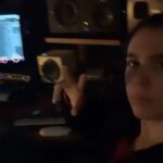 Javiera Mena Instagram - Bebitas!! Llegó el día de anunciarles que mi nuevo disco NOCTURNA estará disponible el 30 de septiembre en todo el universo ✨ Mientras, tienen el Pre-order en todos los formatos en el link en mi bio (CD, Vinilo y Vinilo Deluxe con holograma😱! Tengo unas ganas de que lo escuchen! Todo partió el 2020 y se acerca el día en que será de todxs!! También se viene la gira de la ceremonia Nocturna por muchas ciudades y pronto se añadirán más! 15/10: Ochoymedio Madrid 21/10: Teatro Centenario, La Serena 29/10: Teatro Coliseo, Santiago de Chile 4/11: Teatro Municipal, Valparaíso 9/ 11: Primavera Sound Buenos Aires 18/11: Sala Stereo, Alicante 19/11: Sala X, Sevilla 24/11: Planta Baja, Granada 25/11: La Cochera Cabaret, Málaga Pronto vengo con más novedades!! Suya Javiera💋
