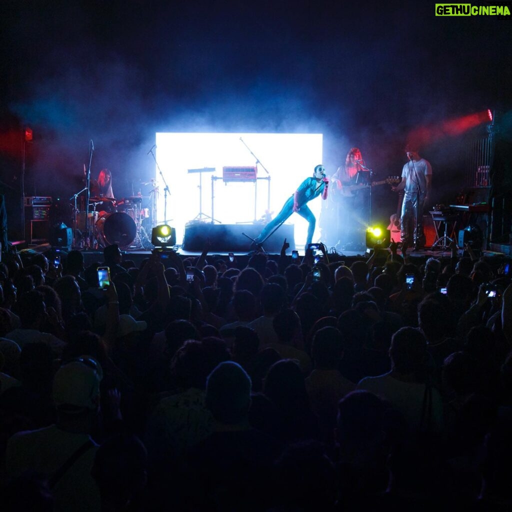 Javiera Mena Instagram - ¡Ciudad de México! 🥲 🇲🇽 Eternamente agradecida de sentir su magia, porque no podía ser mejor celebrar mi cumpleaños aquí con ustedes en el Nocturna Tour 🥂 🎂 📷 @daviddbarajas