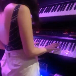 Javiera Mena Instagram - Bebitas!!
 Llegó el día de anunciarles que mi nuevo disco NOCTURNA estará disponible el 30 de septiembre en todo el universo ✨
Mientras, tienen el Pre-order en todos los formatos en el link en mi bio (CD, Vinilo y Vinilo Deluxe con holograma😱!
 Tengo unas ganas de que lo escuchen! Todo partió el 2020 y se acerca el día en que será de todxs!!
También se viene la gira de la ceremonia Nocturna por muchas ciudades y pronto se añadirán más! 
15/10: Ochoymedio Madrid 
21/10: Teatro Centenario, La Serena
29/10: Teatro Coliseo, Santiago de Chile
4/11: Teatro Municipal, Valparaíso
9/ 11: Primavera Sound Buenos Aires
18/11: Sala Stereo, Alicante
19/11: Sala X, Sevilla
24/11: Planta Baja, Granada
25/11: La Cochera Cabaret, Málaga

Pronto vengo con más novedades!!

Suya 

Javiera💋