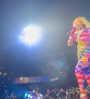 Jaylen Barron Instagram - Im one of one 
Im number one 
Im the only one 

Soaking in the energy. And opening my soul to new experiences, with my best friend @cocojones 💖
