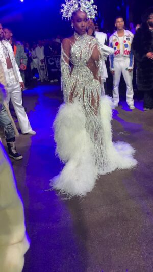 Jazelle Barbie Royale Instagram - I gave JD a headache this time around only a few know the story 😂😂 you are my wizard of oz. You laid down the foundation and I stoned this dress in 3 days the amount of detail and texture that was put into this look are the things that I live for my girl Cali is always nervous when I come up with an idea, but she always delivers. Whew those boas I worked my butt off to buy those 8 20ply boas iykyk 💰 but it's the things I live for. ￼