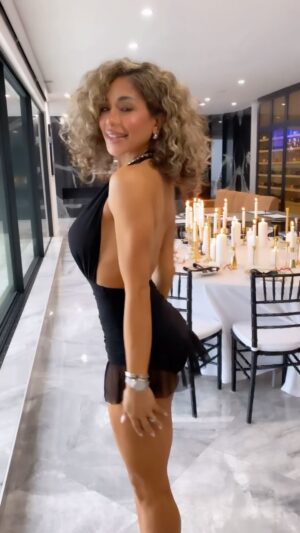 Jazmin Johnson Instagram - Happy Birthday to me 🎂🖤 
Dress is by @normakamali 

#aries #itsmybirthday #birthdaygirl