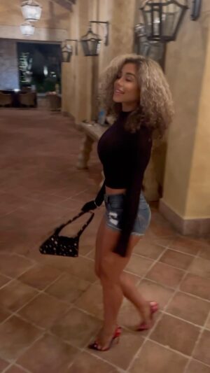 Jazmin Johnson Instagram - Found this vid from a months ago and couldn’t help but notice how I’ve managed to actually do a body recomp! I love my body at all stages, but I’m always focused on how I can get better! 

I’m so proud of my hamstring growth/development (an odd thing to say I know but the athletes get it😂) thanks @brookehazard_fitspo 

Kinda mind blown because I thought the only way I could change this area  was by dropping my weight really low, but no… I actually managed to change my body composition. Now I’m pretty obsessed, but that’s an Aries for you. Lol 
Happy Thursday be sure to follow @j.fitness90210 for fitness updates and workouts #highheels #shortshorts