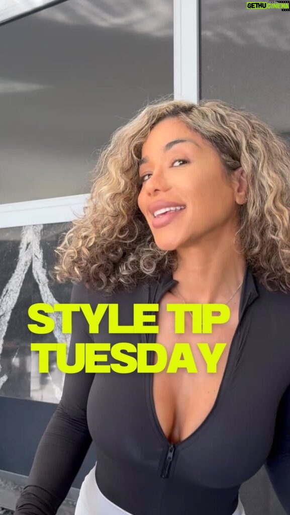 Jazmin Johnson Instagram - Ahhhhh, stepping out of my comfort zone here lol. Revving up STYLE TIP TUESDAY’S💫 True style takes confidence because its authentic. Trends come and go, style stems from self & I’m all about my relationship with self, I hope this snippet was helpful, I’ll be back next Tuesday with another #styletip Notes 📝 1. Know your body type 2. Style isn’t trendy 3. Stick to what works on you 4. we ALL have style 😉 Was this helpful to you? Let me know in the comments Follow @jazminajohnson for more #styletips #style #ootd