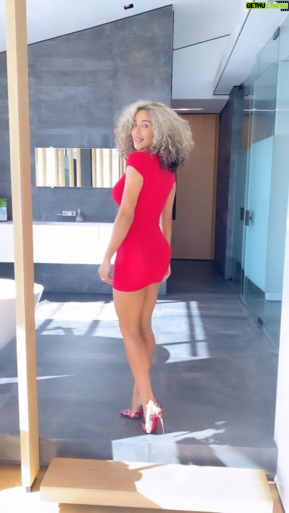 Jazmin Johnson Instagram - Yes or No to the dress? ❤️ #red #reddress #minidress #highheels #curlyhair #holidayoutfit #holidays #style #outfitoftheday #outfit #stylish #fitchick #legs #longlegs #legsfordays