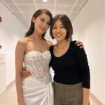 Jeanette Aw Instagram - I absolutely loved the moments on stage with mummy @xiang_yun_ She’s such an amazing person, someone I respect and love ❤️ Big love to my team for always making me shine. 💃🏻 @ojnjenine @bronxandbanco @jimmychoo 💇🏻‍♀️ @gandavid_davidgan 💋 @elainlkw @diorbeauty 📸 @bryanfoong 🤓 @bao_peektures Thank you @cartier for dressing me in your beautiful High Jewellery, unique pieces that I’m so honoured to be wearing. @claytheodore @searchingforfiona