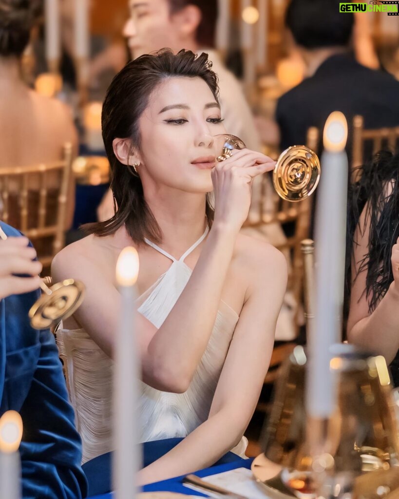 Jeanette Aw Instagram - Raise a glass to the pinnacle of perfection with L’Or De Jean Martell 1715 Reserve Du Chateau. Celebrating the newest launch of elegance and sophistication together with @martellofficial #LorDeJeanMartell 💙 Please enjoy Martell responsibly. #Martell #MartellCognac #paidpartnership