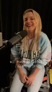 Jeanette Biedermann Instagram - Die Musik ist die ehrlichste Sprache der Seele. #jeanettebiedermann #musik #neuemusik #neuersong #sing #🎤