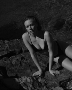 Jeanne Goursaud Instagram - 🌊 by @mariavdragus