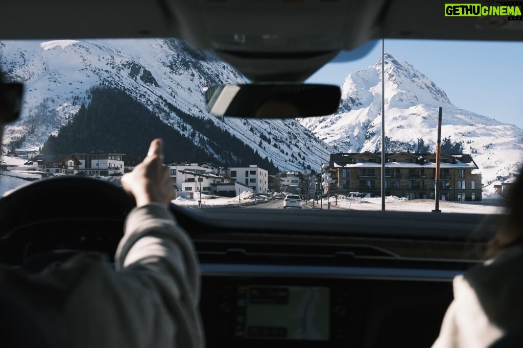 Jeanne Goursaud Instagram - roadrips mountains snow