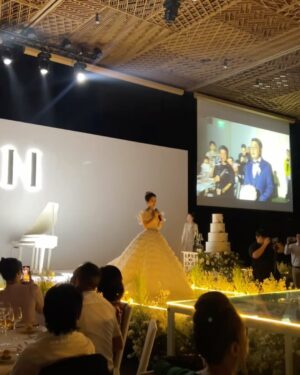 Jeannie Elise Mai Instagram - A Christmas wedding in Vietnam 🥹🤍🎄💍✨ happy holidays loves xoxo 💌