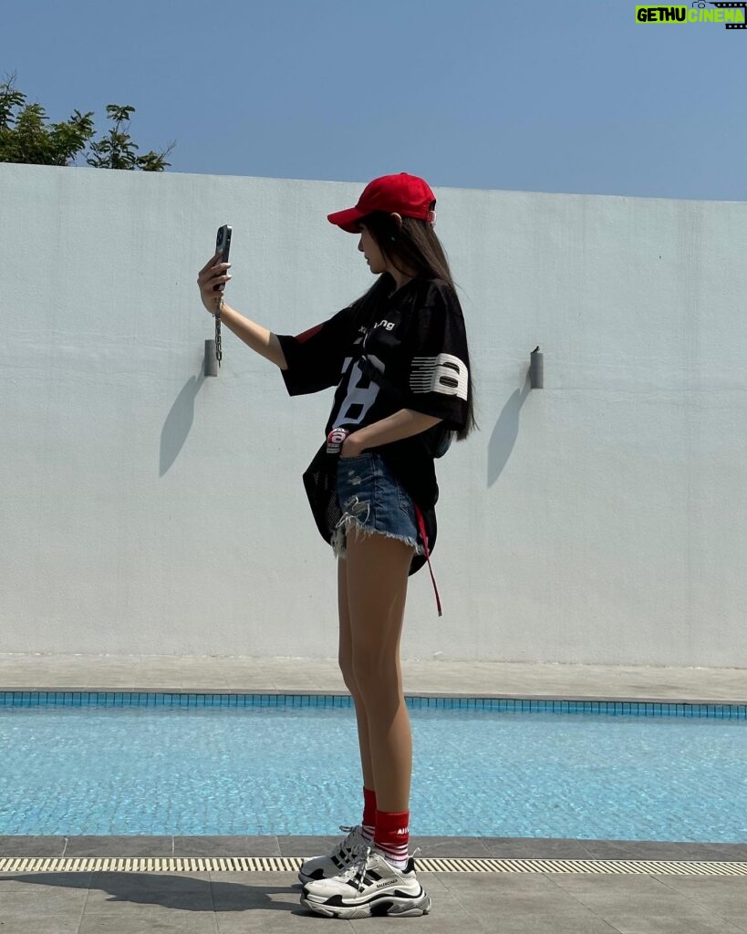 Jeannie Hsieh Instagram - 110公分大長腿🤩 #loved #❤️