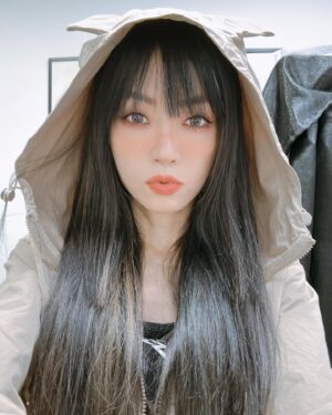 Jeannie Hsieh Instagram - 用態度打扮自己！
到哪都是焦點！
尤其最後一張…..無敵了💤🥱