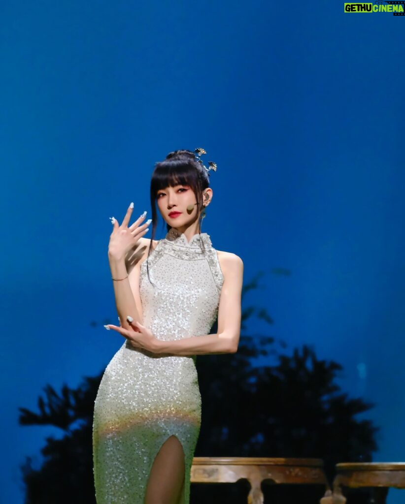 Jeannie Hsieh Instagram - 這真的絕了……#青花瓷 姐的二公舞台❤️ #乘風2024 #這個謝金燕真的絕了 自己說🤣🤣🤣