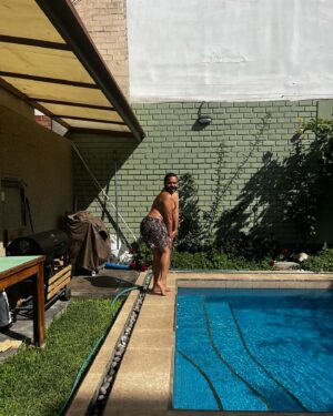 Jely Reategui Instagram - Cada vez que @sergiomaggiolo viene a Lima, las personas que nunca se ven, a pesar de que se quieren mucho, se ven y se quieren más. Ese es uno de los superpoderes que tiene Checho, reunirnos a todos en su casa y hacer que nos olvidemos de renegar de lo que sea que estemos renegando, para básicamente reirnos y esas cosas. Amo a Checho. 

Les deseo a un Checho en este lunes de infierno. Cuéntame quién es tu Checho y cuál es uno de sus superpoderes. Si pones más de uno, pierdes el juego y te botan de tu casa.