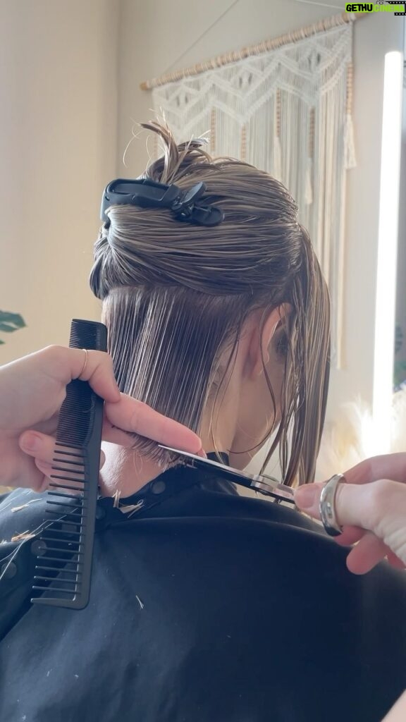 Jen Lilley Instagram - #haircut #hairsalon #bobcut
