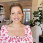 Jen Lilley Instagram - This #HolySaturday, @jen_lilley is back with another Easter message for us all 🤍