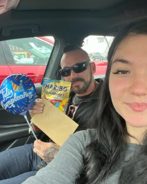 Jenna Frank Instagram - I can’t put my pain into words . I still can’t believe you’re gone . I was with you on your birthday last year . I picked you up at the airport you were so happy to see me . You are my book to life , You taught me everything I know . You are more than just my dad . You are my very best friend , my partner in crime , my brother . You are everything in one . We struggled with the same mental problems . You always understood me when nobody else did . I WILL win this battle for you . I will break the curse . I promise . Happy 50th b- day pops! You always would tell me I’m your biggest angel . Now you’re mine . 💚