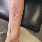 Jenna Elfman Instagram - Thank you, thank you @fine.line.tattoos for my new, special tattoo. Leaf of the Bodhi Tree. I love it, and you guided me perfectly to the end result. 👌🏼 You are a gem of a human, making the experience that much more special for me. #BodhiTree ✨🫶🏼 // 📸: @therealkateceberano