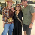 Jenna Elfman Instagram - Awwww look who we flew to Melbourne with! @gilly381 !!!! Such a LOVELY fella!!! ✈️ #cricket