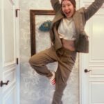 Jenna Elfman Instagram - #currentmood ✨✨✨✨✨✨