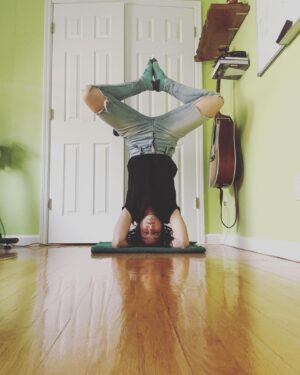 Jenna Laurenzo Instagram - Turning things upside down and working on a new project 👉 @puddlesofsun 
.
.
.
Different view, different reality ✨🌈🙏
