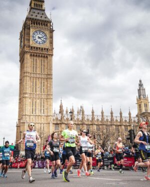 Jenni Falconer Instagram - What a day. 🏃🏼💙 🇬🇧 

#londonmarathonday @londonmarathon #themall #buckinghampalace #london #runlondon #runpod @runpodrunclub