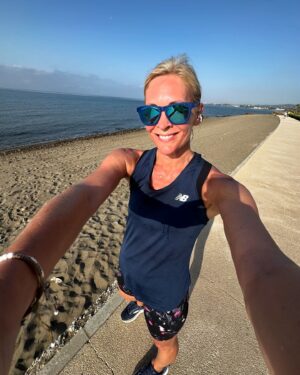 Jenni Falconer Instagram - Perfect start to the day…. ☀️ 🏃🏼‍♀️💙 🇪🇸

#run #sun
