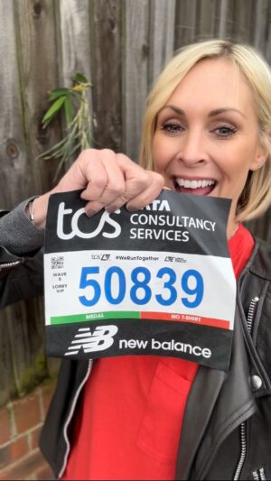 Jenni Falconer Instagram - It’s the final countdown….

Exciting day at the London Marathon expo…. 🏃🏼🏃🏼‍♀️🏃‍♂️

Not long to go now. Who else is getting nervous?! 😬🤩💙

#londonmarathon #loverunning #runpod #runner #50839 #runnershigh #run #londonmarathon2024