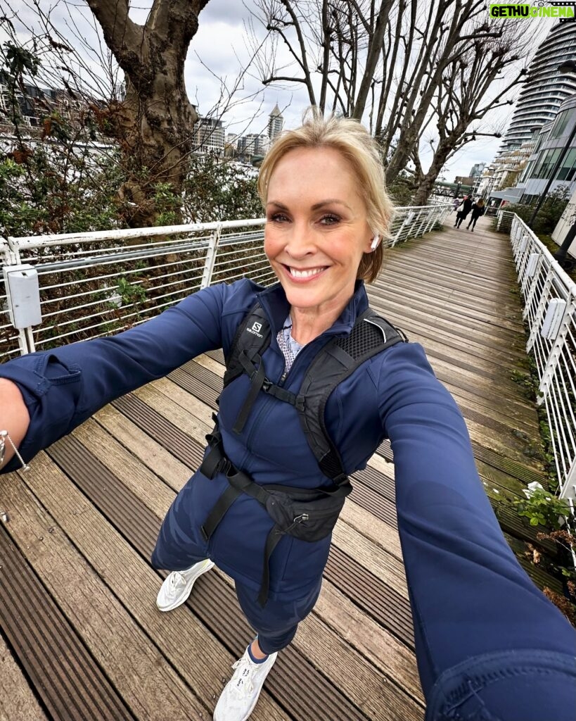 Jenni Falconer Instagram - Counting down the days to warm sunny weather. 🏃🏼‍♀️☀️ When do you think it’ll arrive?! #run #runningweather #lovesummer #runpod
