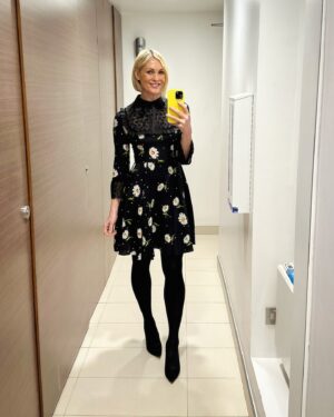 Jenni Falconer Instagram - Final Friday of February. ❤️

Day 54 of 2024.

26 days till Spring. 🌸
35 days till Good Friday. 🐣 
58 days till the London Marathon. 🏃🏼‍♀️ 

Dress: Vintage @thekooples 🖤

#inworkloomirrorselfie #falconerfashion #friyay
