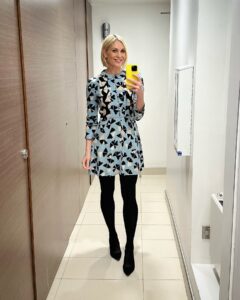 Jenni Falconer Instagram - Beware the ides of March…… Hope your day went smoothly. Who are you rooting for in the rugby this weekend? 🏴󠁧󠁢󠁳󠁣󠁴󠁿 🏉 #inworkloomirrorselfie #falconerfashion