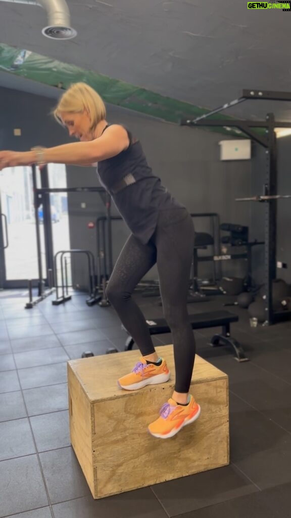 Jenni Falconer Instagram - I have an ability in making simple things look really hard. 😜 All you need to do is lower yourself down on one leg, tap the ground with your foot and then use your supporting leg to life yourself back up again. I swear it’s harder than it looks. It’s also a really simple exercise which is brilliant for building legs, bum and core strength. Try it. I did 4 sets of 8 on each side. According to @michaelgornall, it gets easier the more you do them….. and it’s brilliant for runners wanting to strengthen their legs. Good luck! #legstrengthening #legexercises #strengthtrainingforrunners