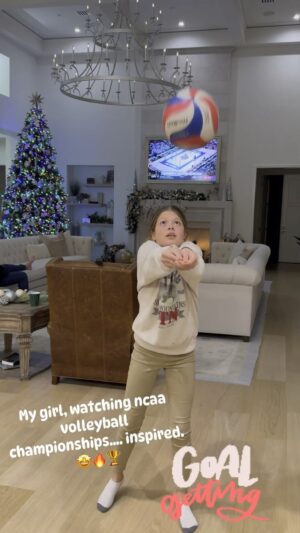 Jennie Finch Instagram - @ncaavolleyball 🤯 They are so good, so strong, so fast… We have been glued to the TV- all in for this! @huskervb put on a show! 🏐 Will @texasvolleyball pull this off to face them? If you’re not watching @espn you are missing out.