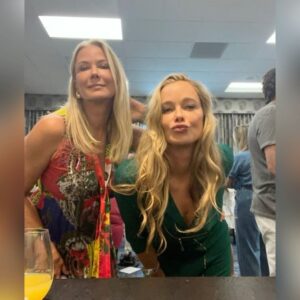 Jennifer Gareis Instagram - Thank you to all of the fans for continuing to support us!! The Bold & The Beautiful has been on CBS TV for 36 years & I hope with your help we can have another 36!!!! There wouldn’t be a show without you!!! 
Hugs & kisses to everyone that traveled from far (Sweden, New Zealand, Australia, Italy & many more) and near to come to the fan event!!
I had so much fun hanging out with all of you! You all are simply the best!! 
@boldandbeautifulcbs #fanevent #boldandbeautiful #boldandbeautiful @cbstv @cbstvstudios #alleymills