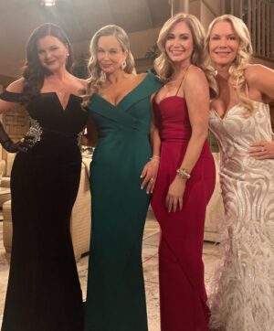 Jennifer Gareis Instagram - Feeling sooo blessed and happy!  What makes you feel blessed and happy?
#countingmyblessings #luckystars #happy @boldandbeautifulcbs 
@bbheathertom @ashleyaubra @katherinekellylang @jacquelinemwood_1 @annikanoelle 
Wardrobe by @jeresa_featherstone