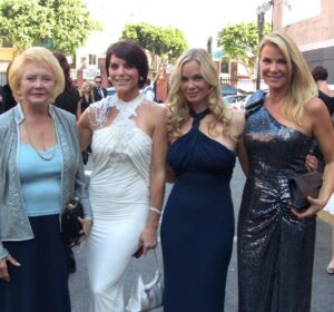 Jennifer Gareis Instagram - So many memories of working with legends over the years…
#leebell @alan_thicke @bettymwhite #susanflannery @johntmccook  @bbheathertom @katherinekellylang @leslikay1 #throwbackthursday @boldandbeautifulcbs 
Feeling like a lucky lady!