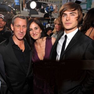 Jennifer Gibgot Instagram - Back in the day when we used to have premieres and hug😩 I’m so proud of @zacefron for the man you have become. If you haven’t watched it yet, go check out his show Down to Earth which is incredible and 17 Again (which we had too much fun making)😀 Both now streaming on Netflix