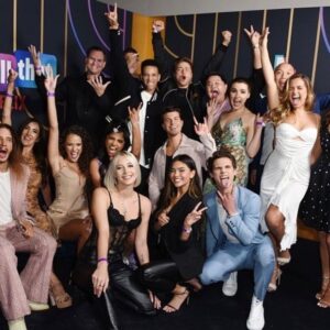 Jennifer Gibgot Instagram - This is how I feel about He’s All That debuting on Netflix today. Little photo dump from the premiere because I forgot to include the OGs for coming back to be in the movie and we had so much fun!